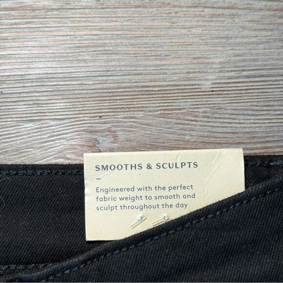 Universal Thread Women's Dark Jean Shorts - Picture 4 of 8